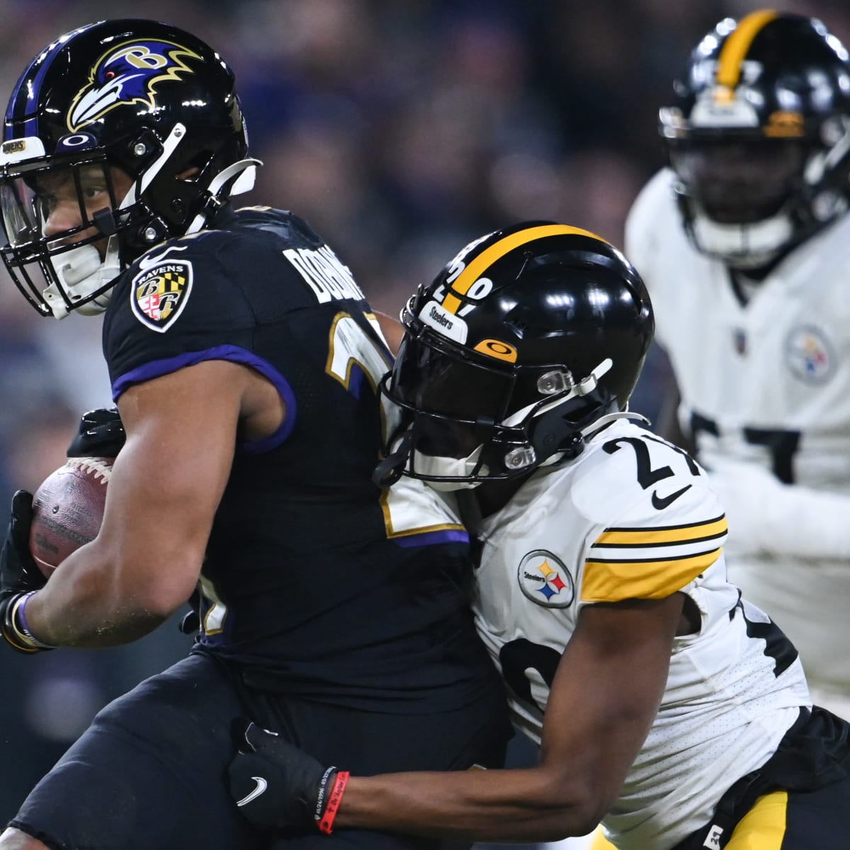Tyler Huntley Throws TD Pass, Gives Ravens Lead Over Steelers