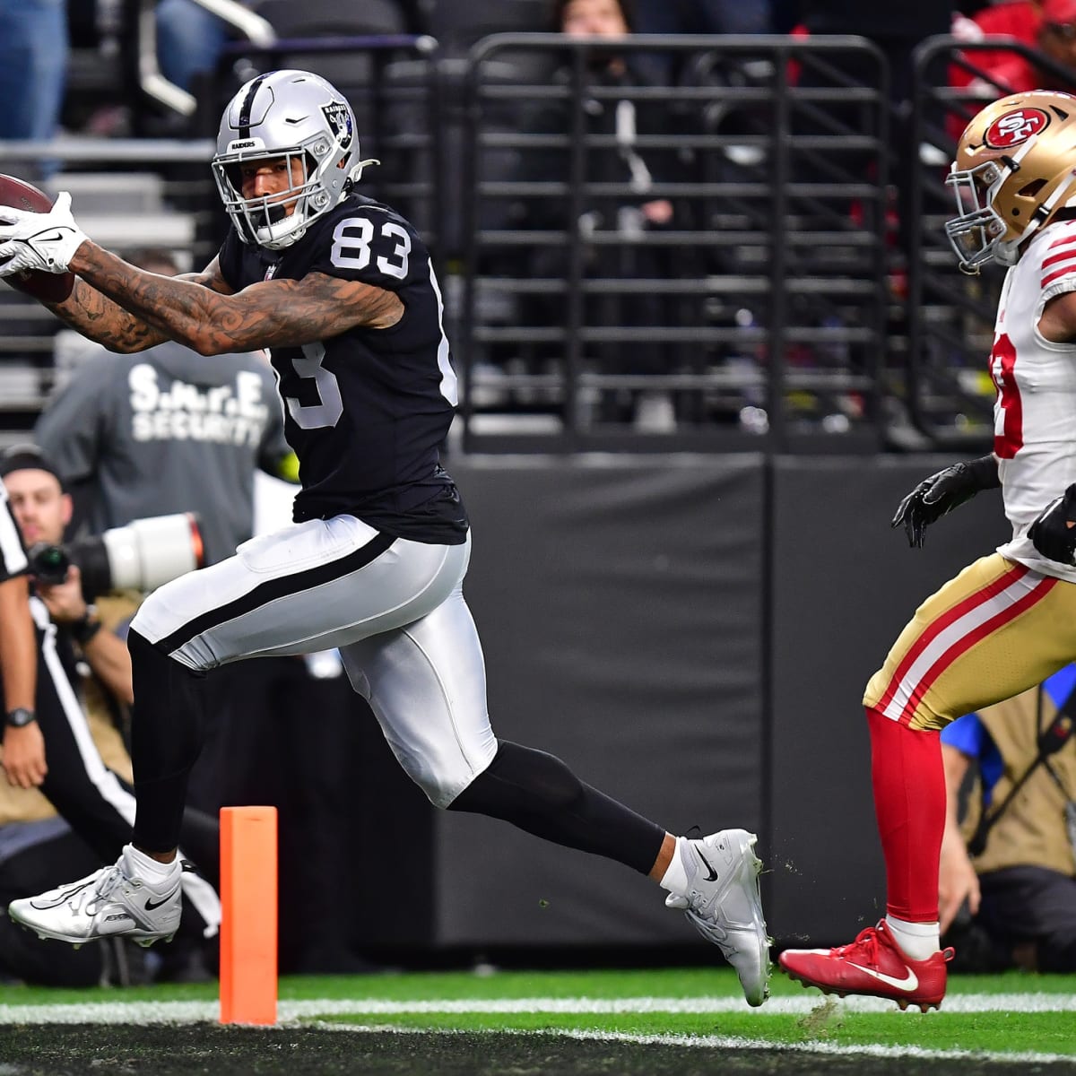 49ers vs Raiders final score: Raiders stomp on 49ers playoff hopes, win  Battle of the Bay 24-13 - Silver And Black Pride