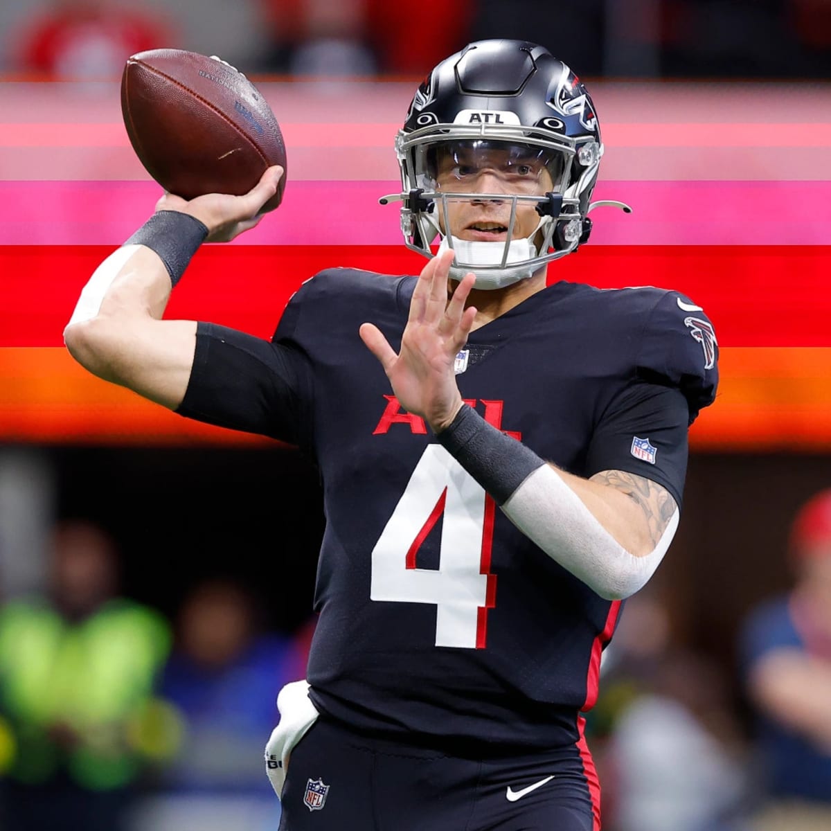 EAST RUTHERFORD, NJ - AUGUST 22: Atlanta Falcons quarterback Desmond Ridder  (4) throws during the National Football League game between the New York  Jets and the Atlanta Falcons on August 22, 2022