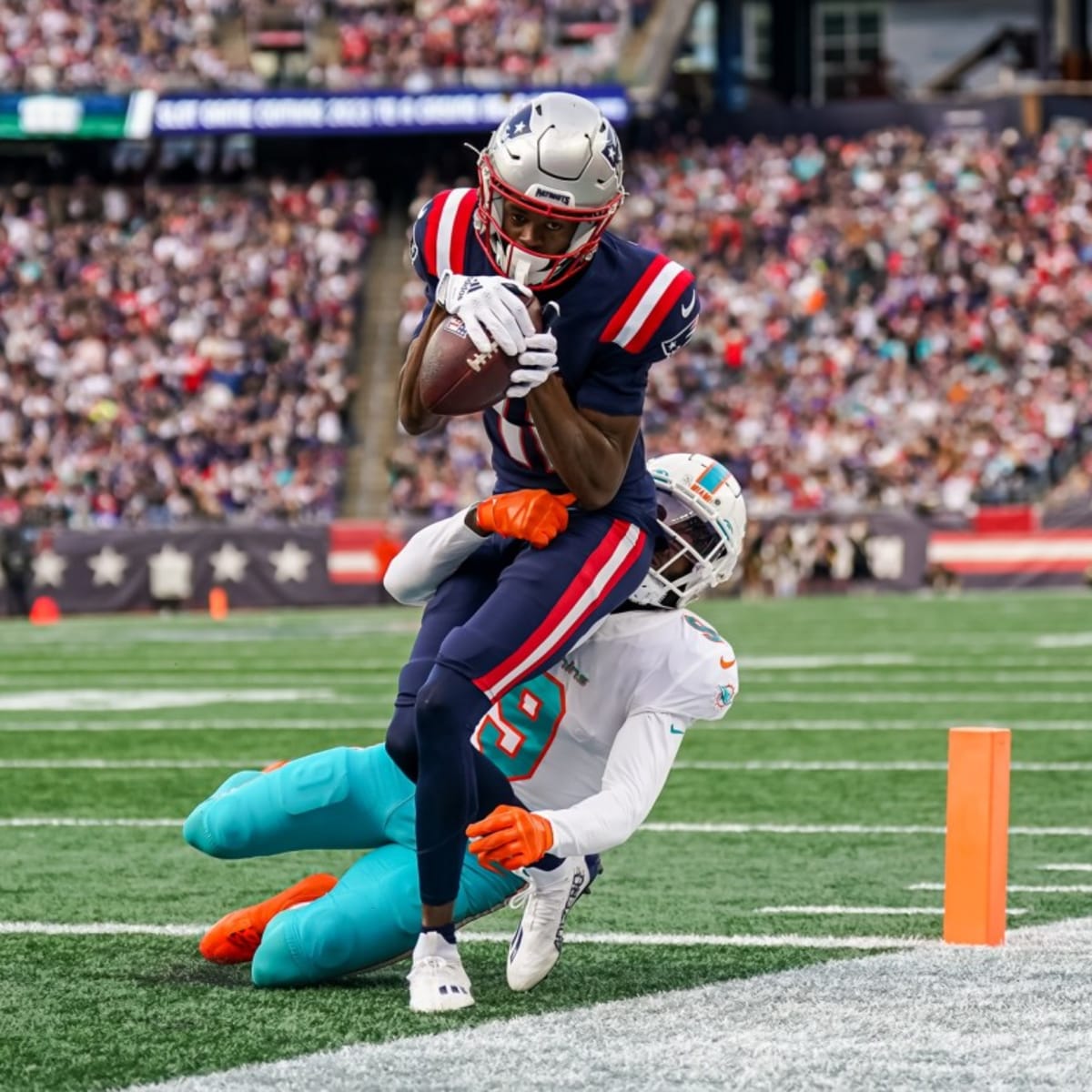 Dolphins, Patriots square off with playoff chances at stake