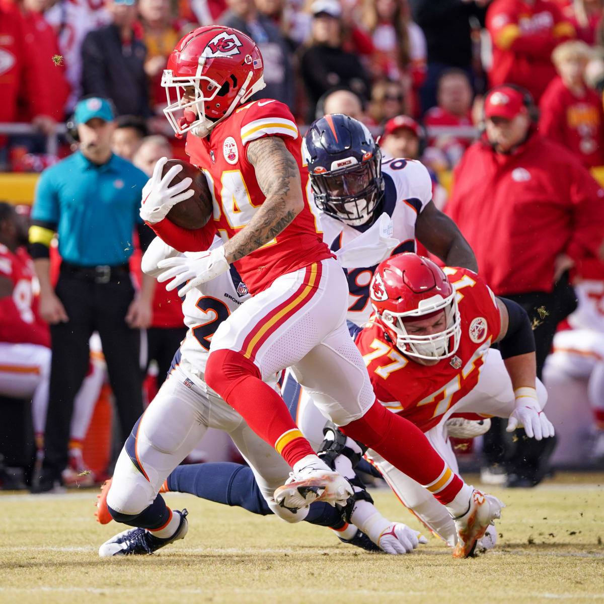 Chiefs CB L'Jarius Sneed, WR Skyy Moore suffer injuries vs. Broncos