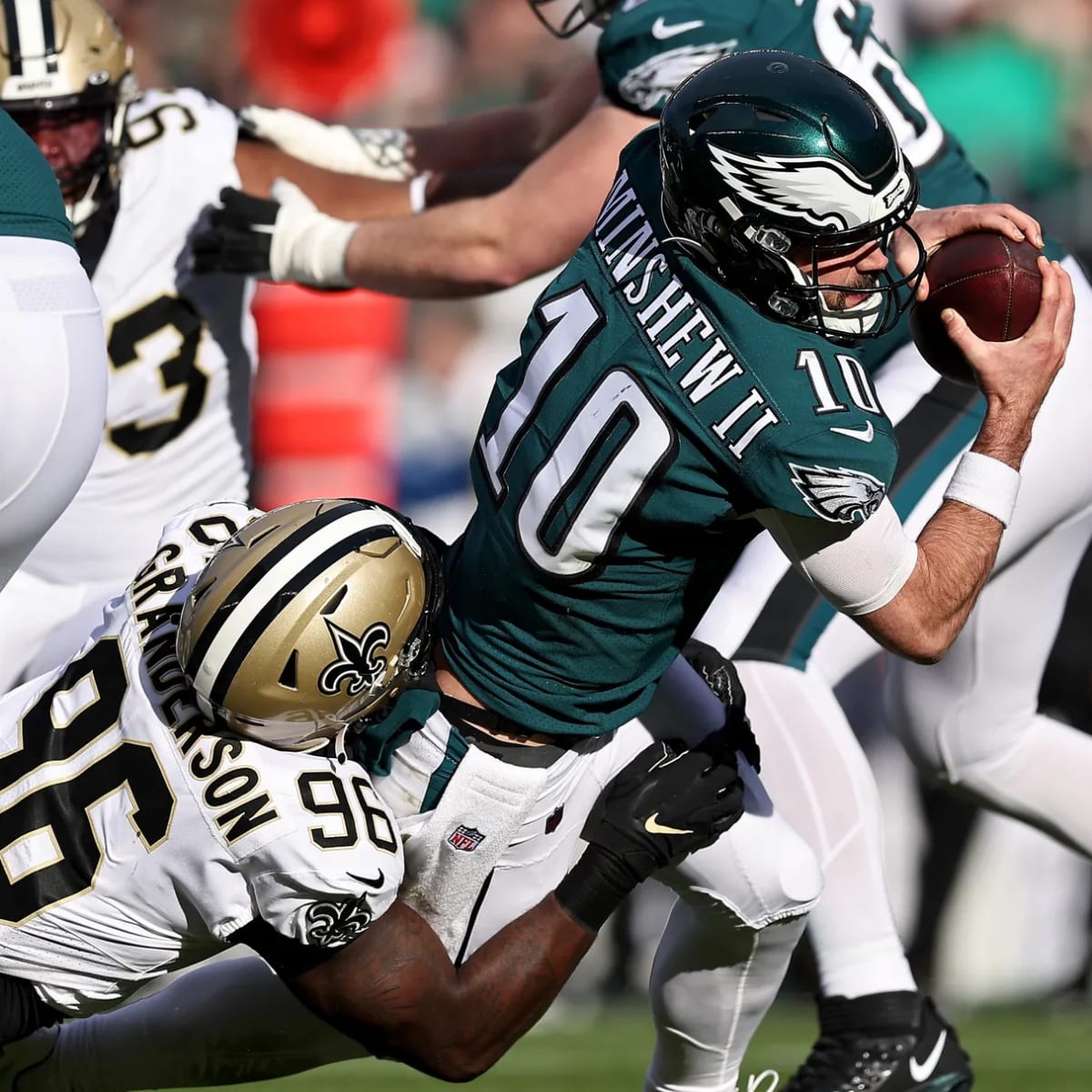 Philadelphia Eagles beat Dallas Cowboys, keep playoff hopes alive