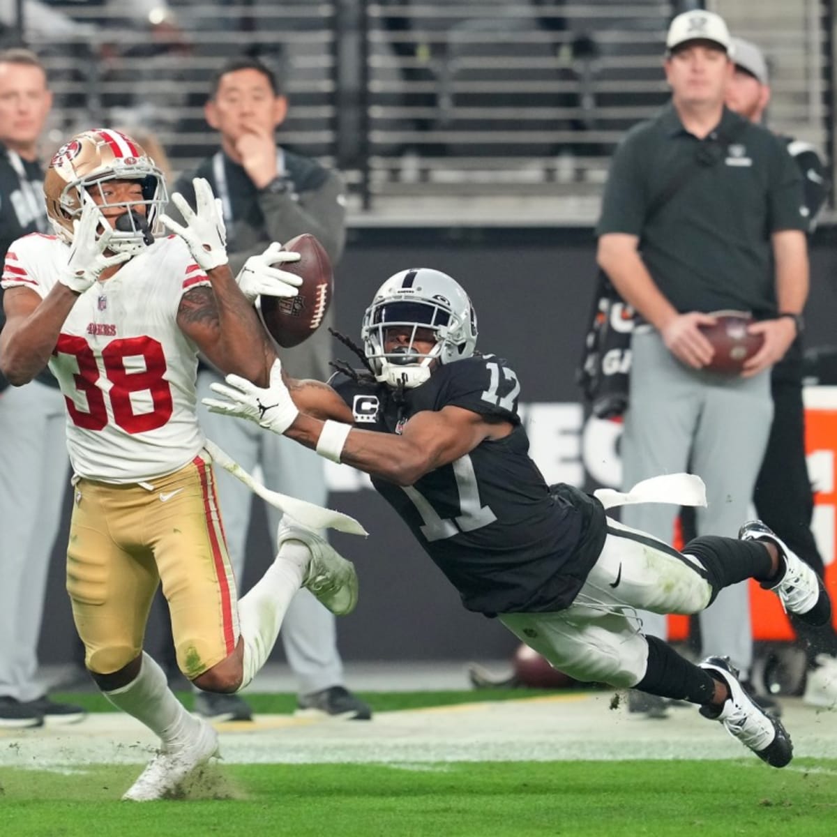 Watch: Davante Adams sets new Raiders single-season record with unreal grab