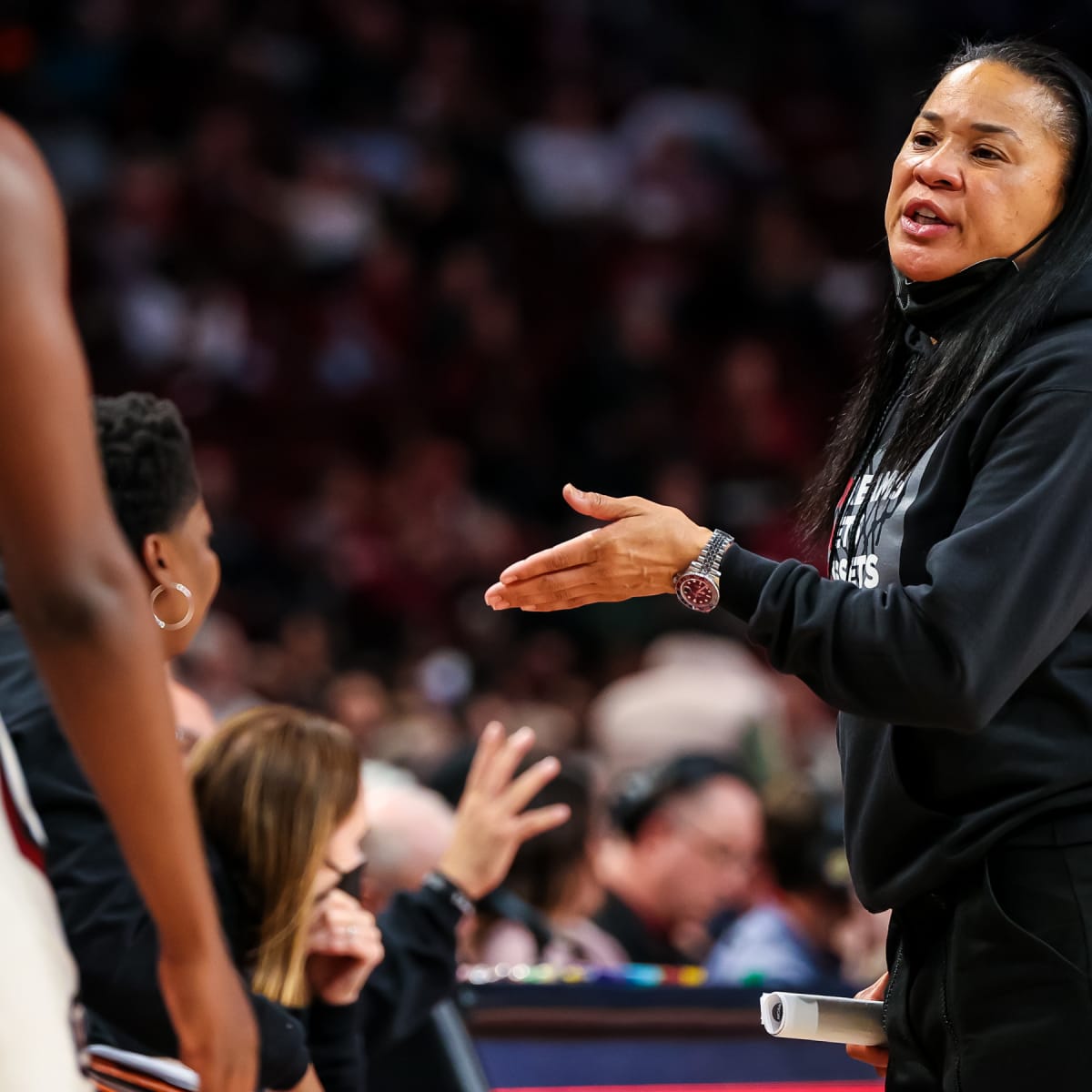 Dawn Staley wears classic Philadelphia Eagles jersey as No. 1 Gamecocks  host No. 3 LSU