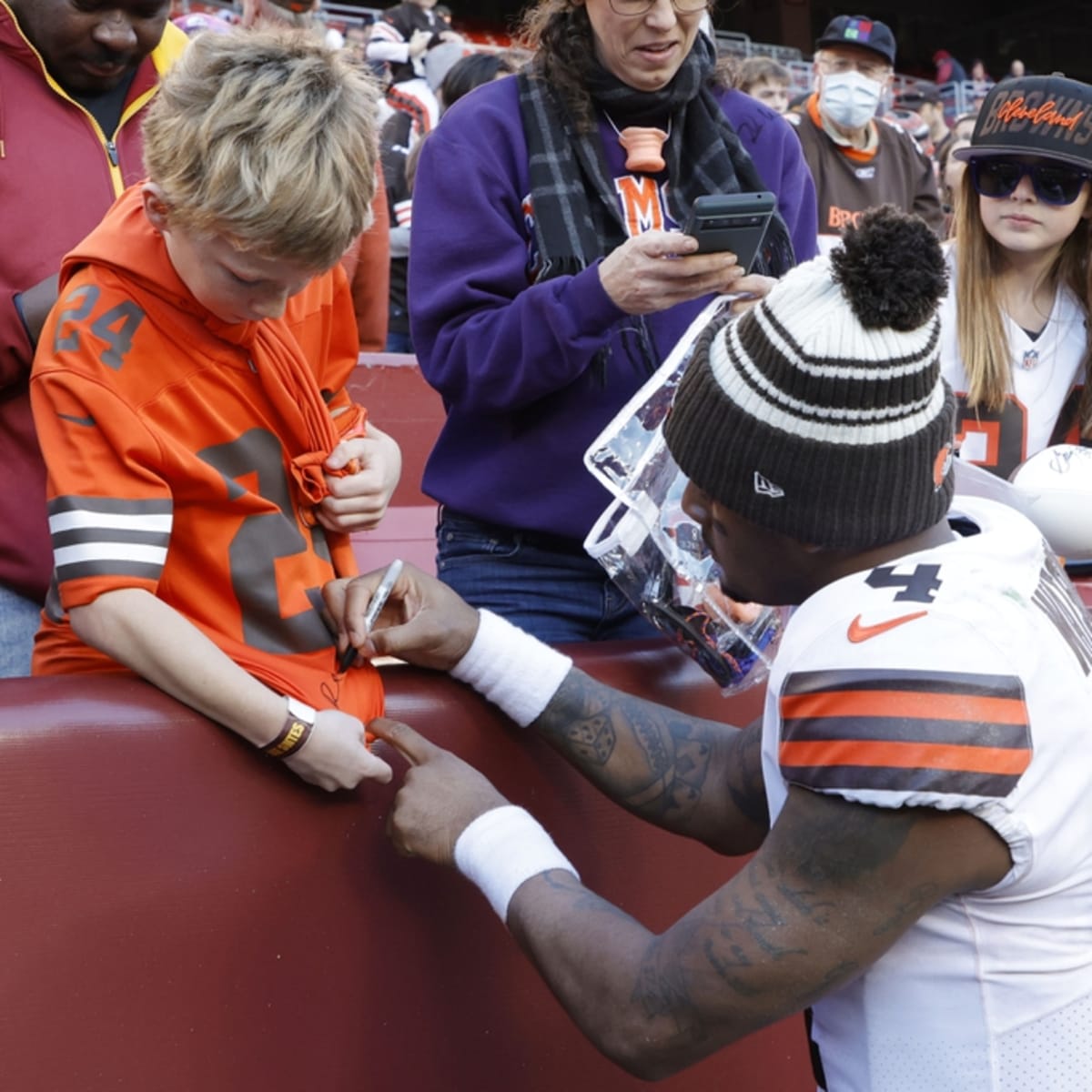 LeBron James Chimes in on Browns QB Deshaun Watson's Performance Against  Commanders - Sports Illustrated Cleveland Browns News, Analysis and More