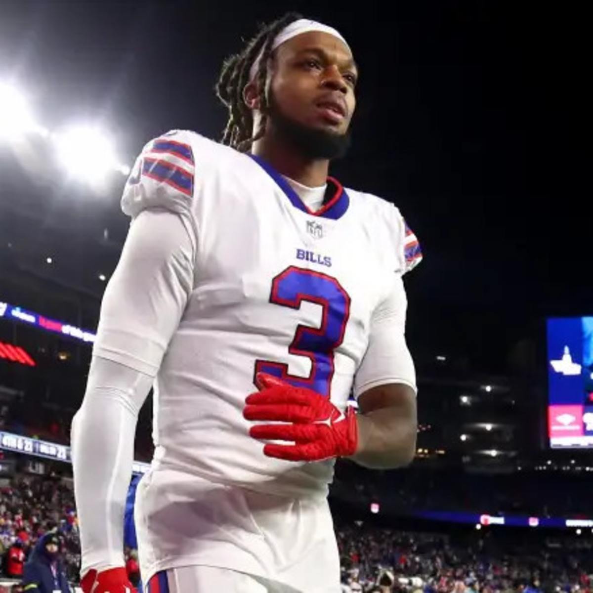 Robert Kraft, Patriots continue support for Damar Hamlin, donate