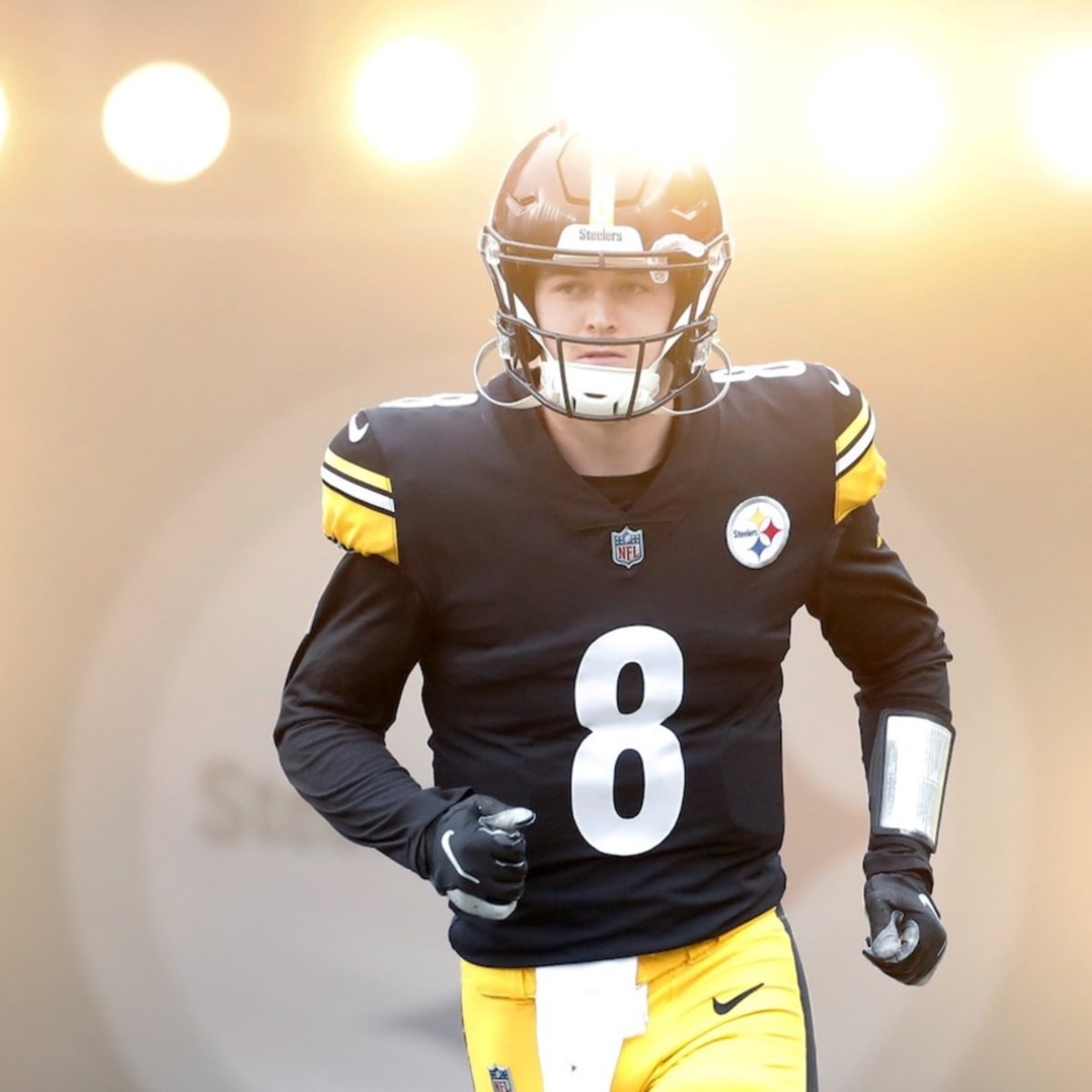 Pittsburgh Steelers QB Kenny Pickett Opens Up About Damar Hamlin Situation  - Sports Illustrated Pittsburgh Steelers News, Analysis and More