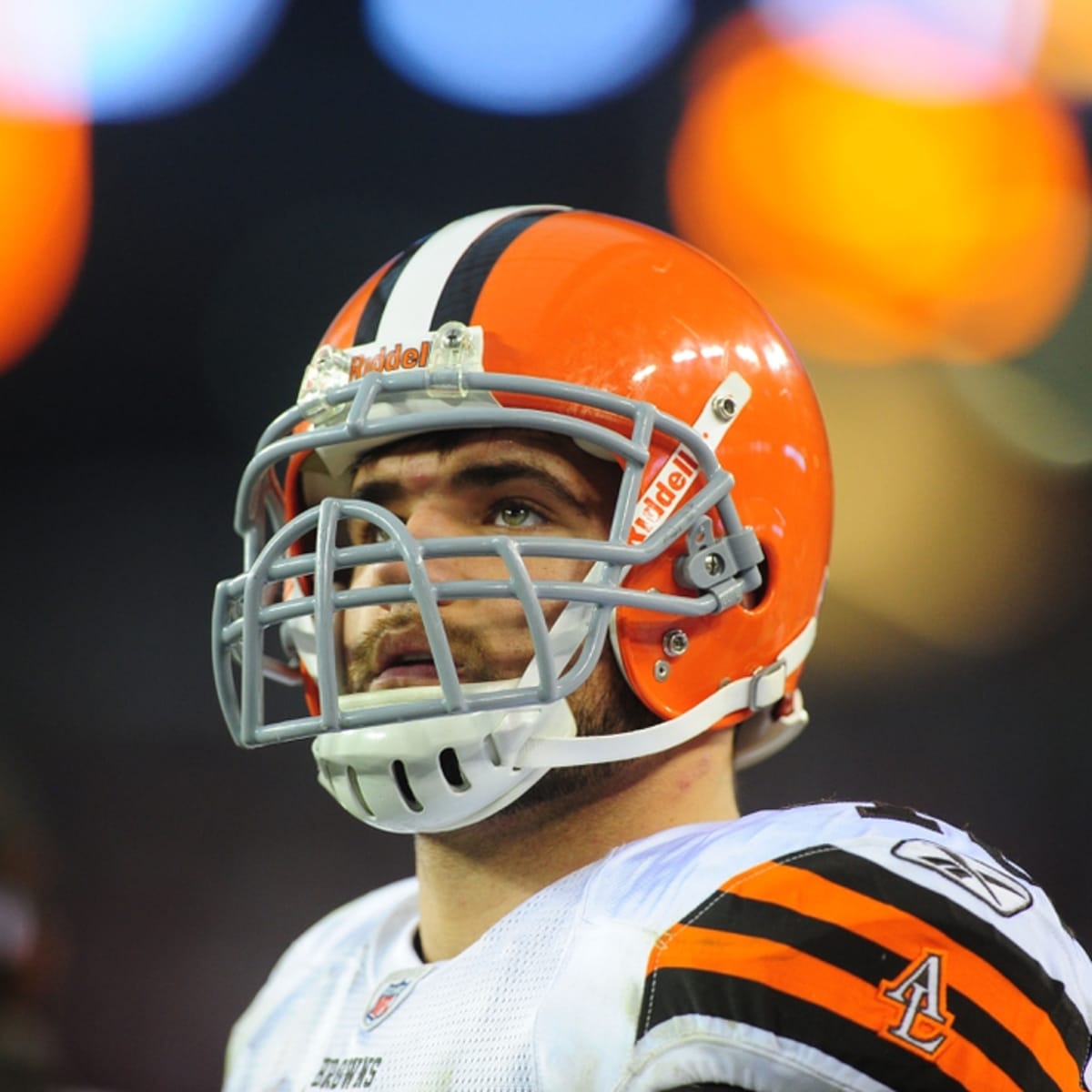 Helmet Stalker on X: Former RB Peyton Hillis wore a number of unique masks  throughout his career. With the Browns in '10-'11 he used a BD-ROPO mask,  with the Chiefs in '12