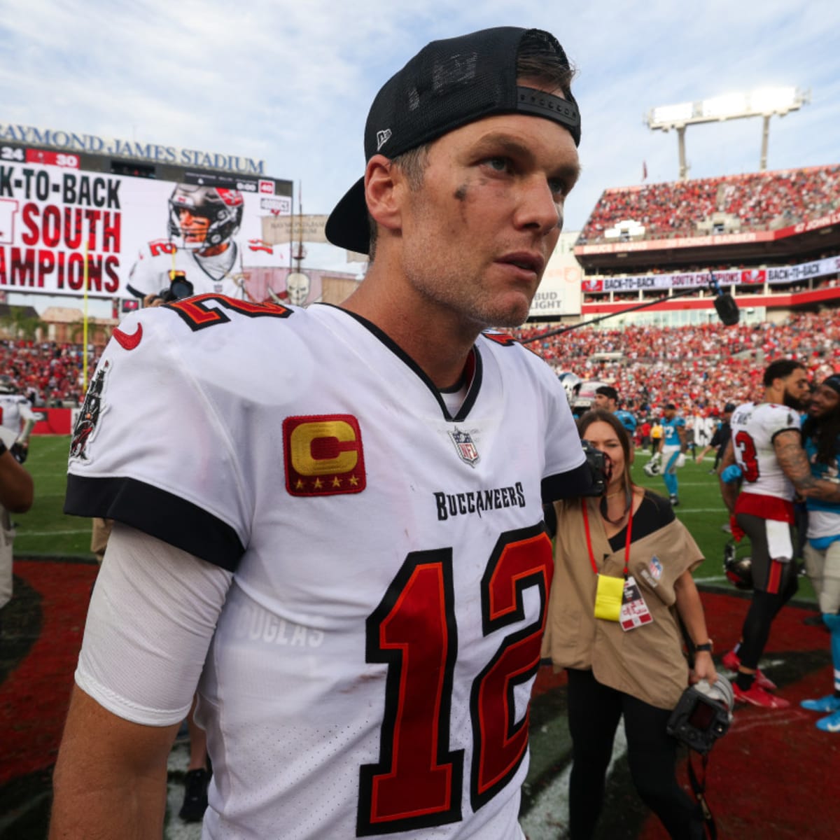 Tom Brady is un-retiring just 40 days after leaving the Bucs : NPR