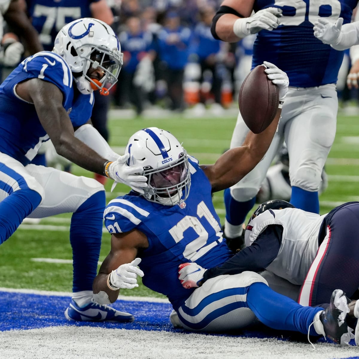 Colts RB Zack Moss has career day vs. Texans, with 114 yards and a TD