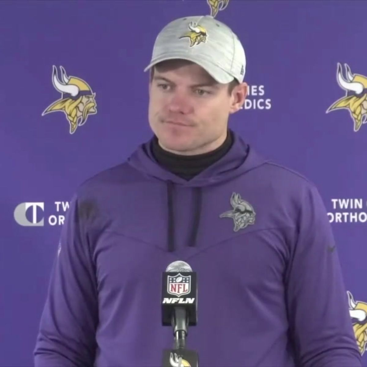 Kevin O'Connell Mic'd Up During the Minnesota Vikings Win Over the Arizona  Cardinals in Week 8 