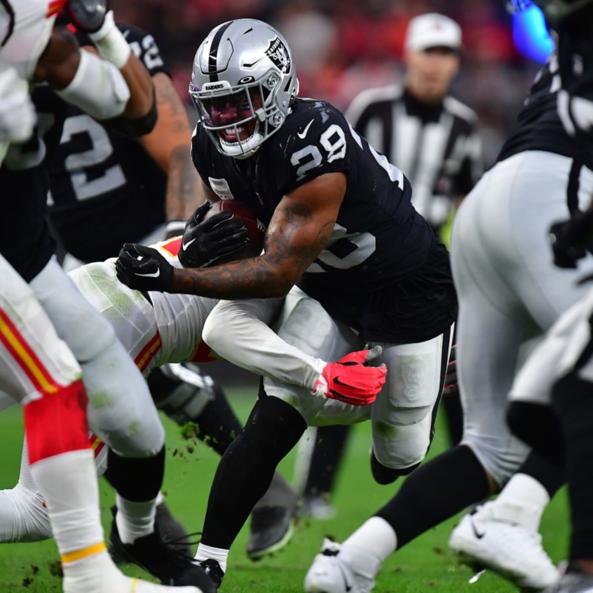 Las Vegas Raiders running back Josh Jacobs (28) walks off the field after  training camp on Wednesday, Aug 18, 2021, in Thousand Oaks, Calif. (Dylan  St Stock Photo - Alamy