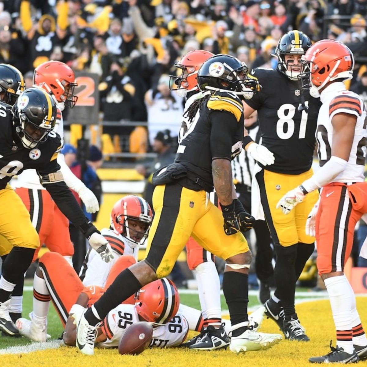 Staff picks: Can the Steelers' offense finally find its mojo?