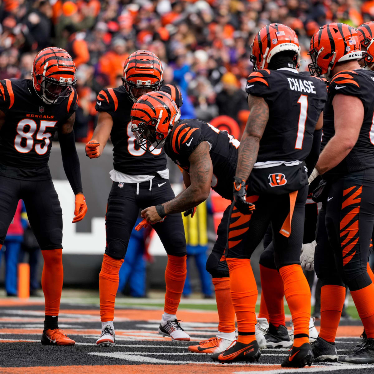 Bengals' first locker room celebration after Monday Night Football win vs  Rams - Cincy Jungle