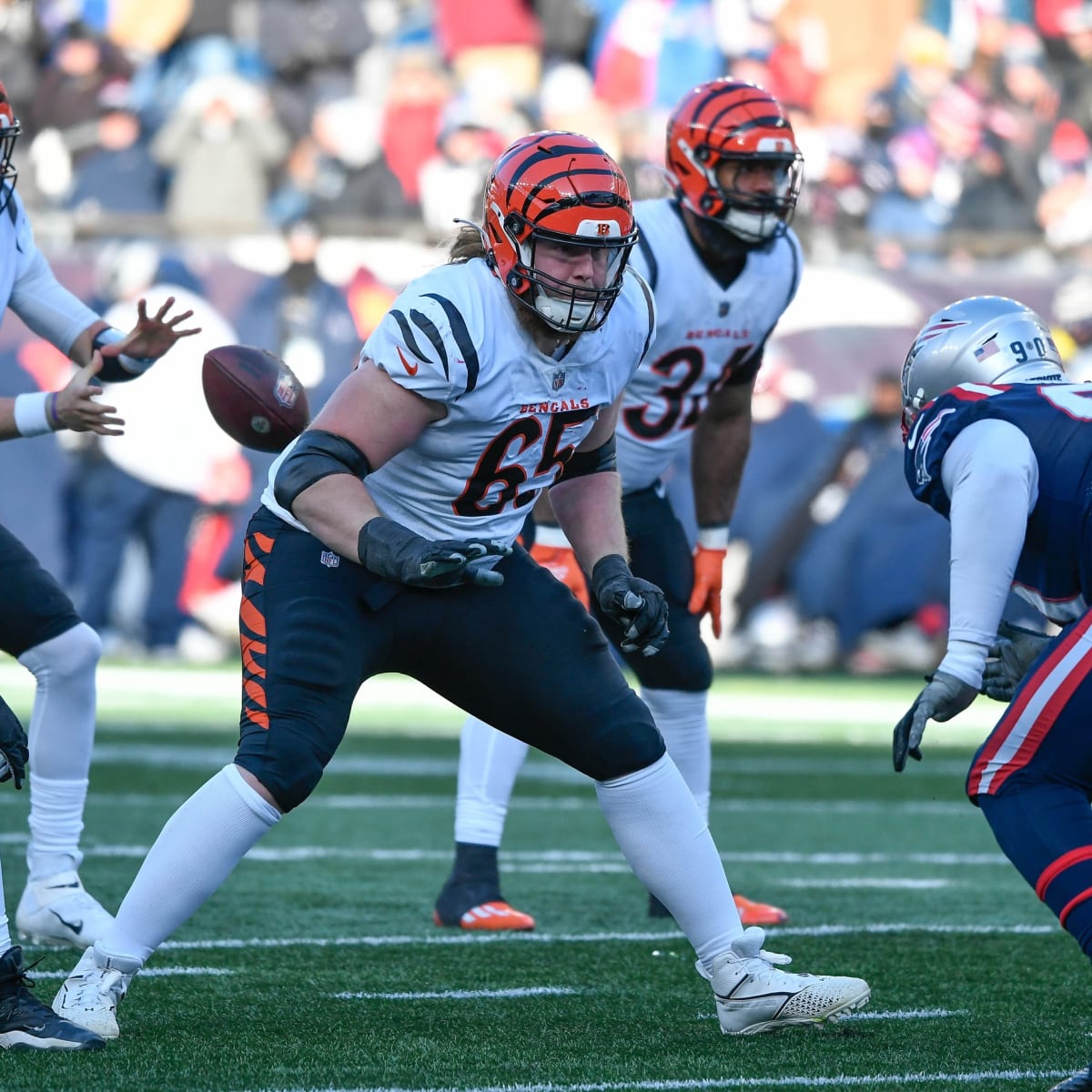 Cincinnati Bengals guard Alex Cappa (65) lines up for the play during an  NFL football game against the Baltimore Ravens on Sunday, Sept. 17, 2023,  in Cincinnati. (AP Photo/Emilee Chinn Stock Photo - Alamy