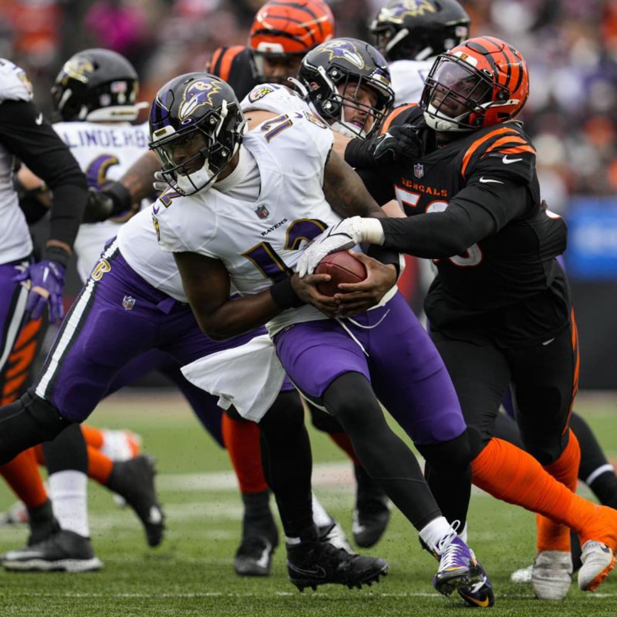 Roquan Smith football Paper Poster Ravens 7 - Roquan Smith