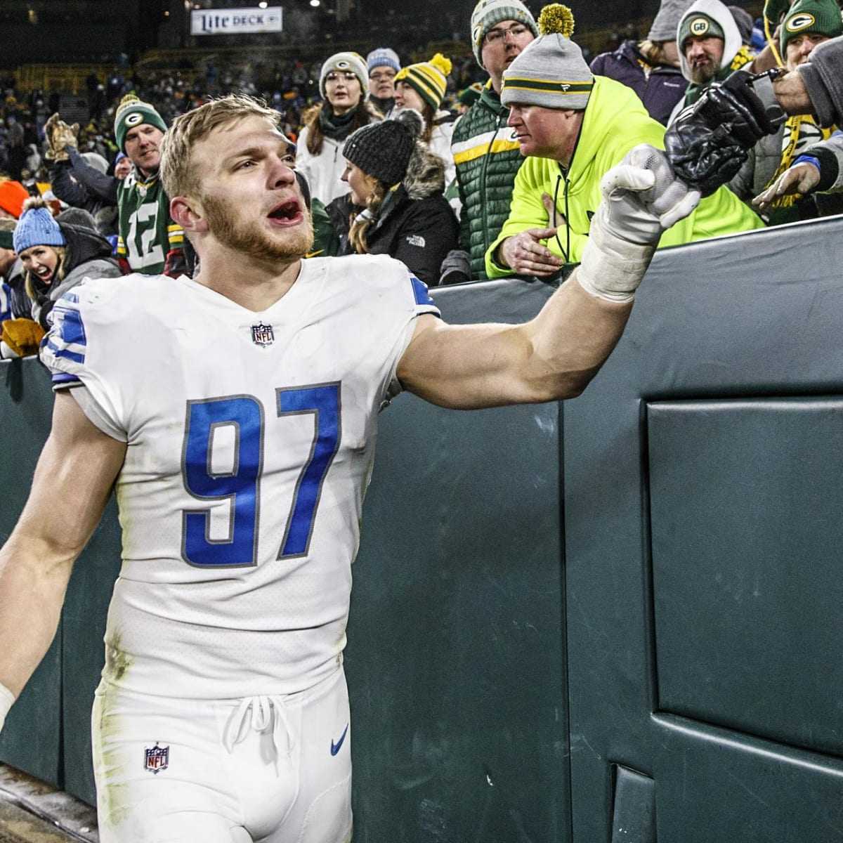 Detroit Lions DE Aidan Hutchinson records first-career interception