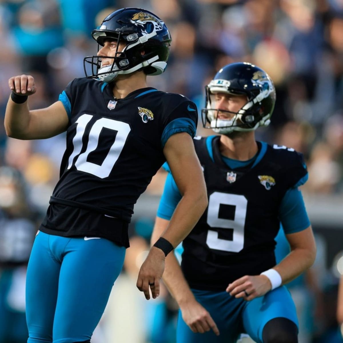 JACKSONVILLE, FL - SEPTEMBER 18: Jacksonville Jaguars place kicker Riley  Patterson (10) lines ups or