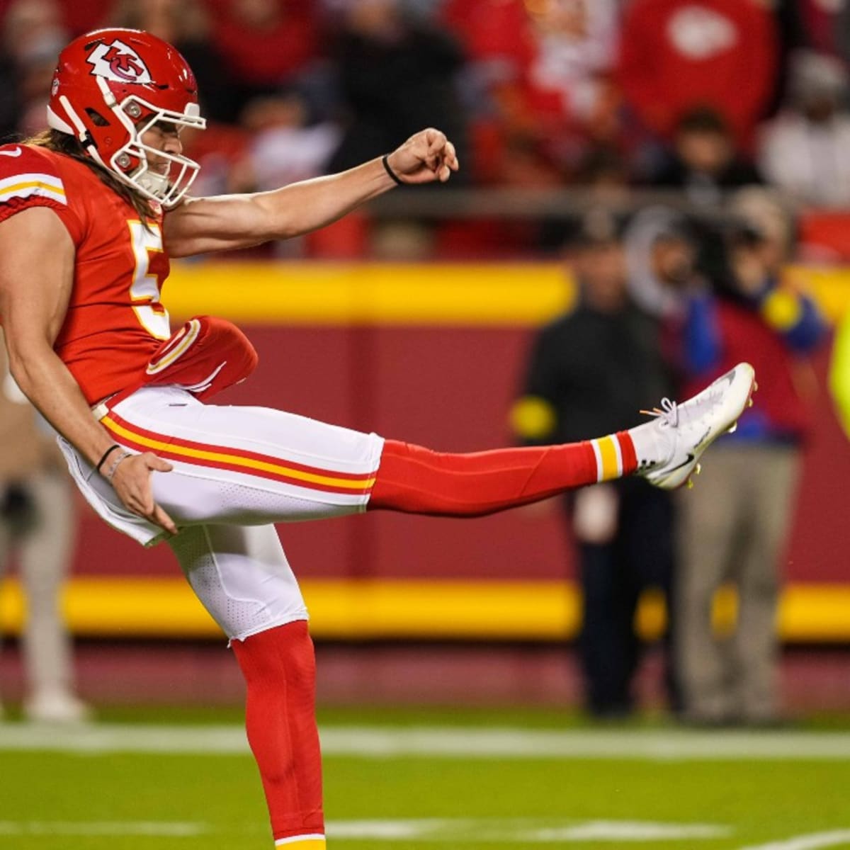 Tommy Townsend officially re-signs with Kansas City Chiefs