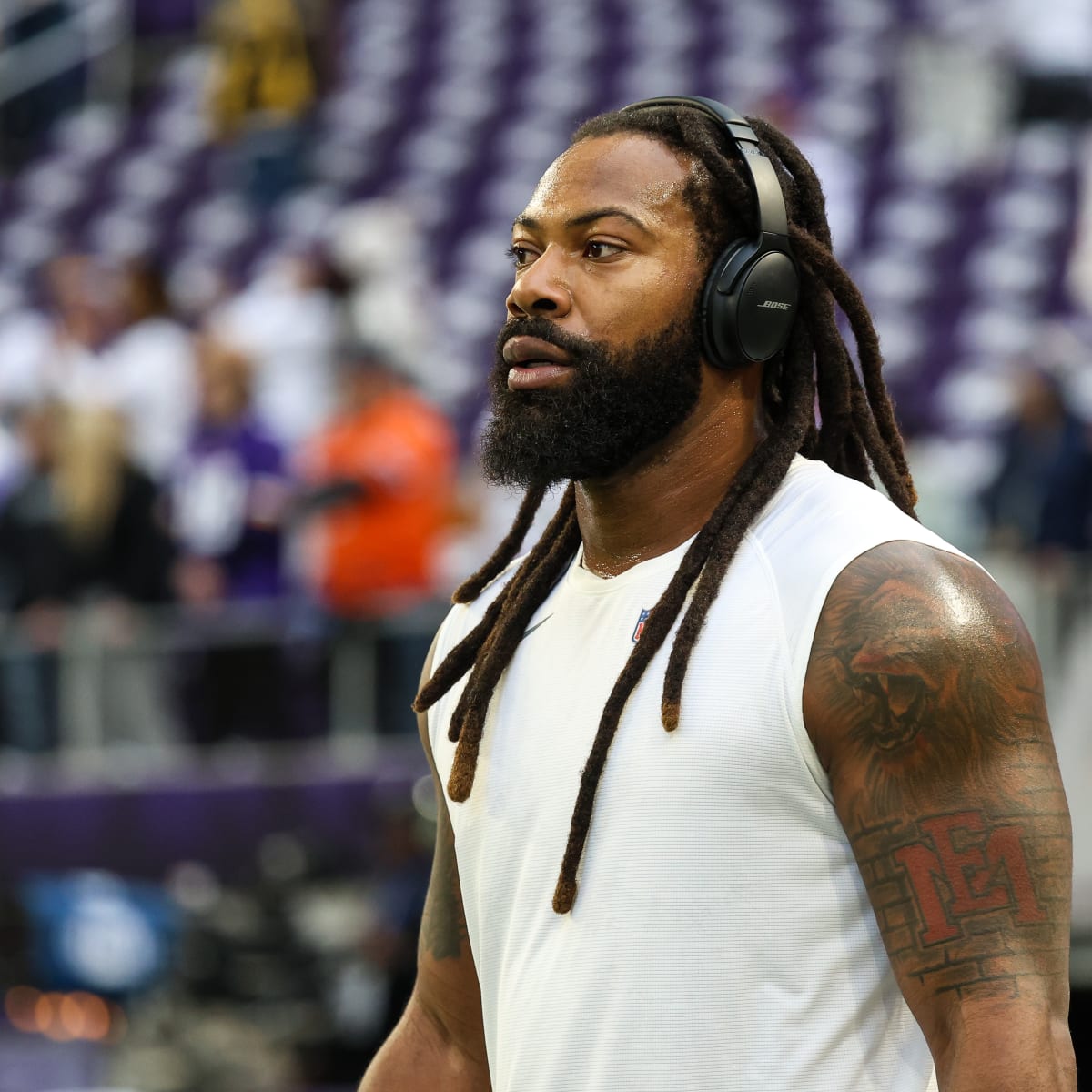 Za'darius smith of the 6-1 Vikings, leaving the field after a nice win   skol : r/minnesotavikings