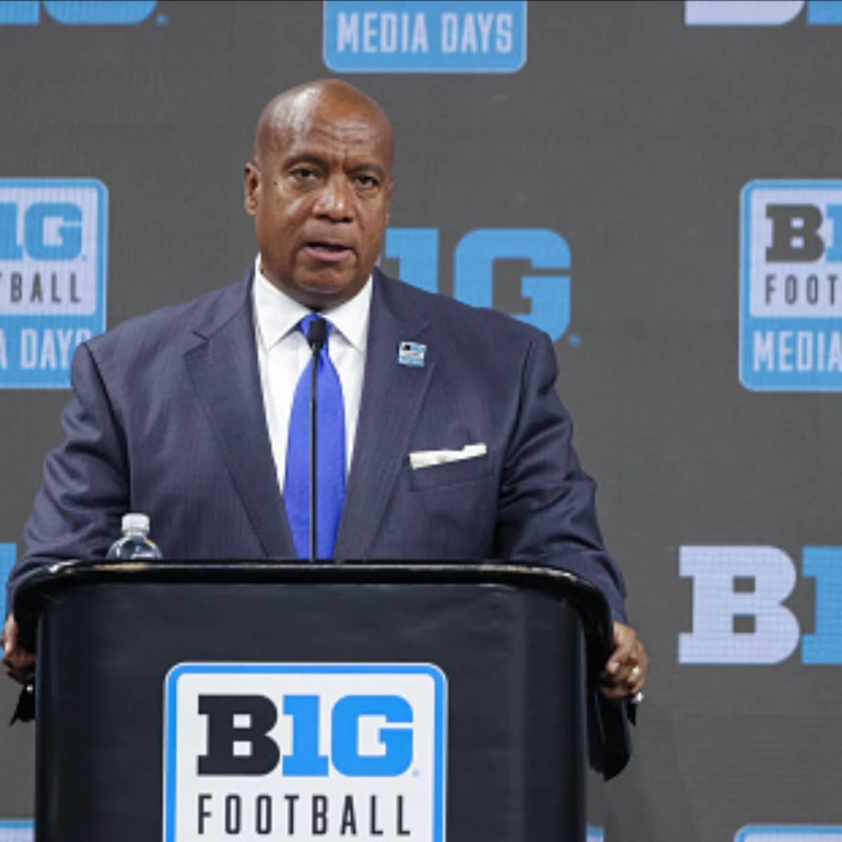 Bears Hire Big Ten Commissioner Warren as Team President, Chicago News