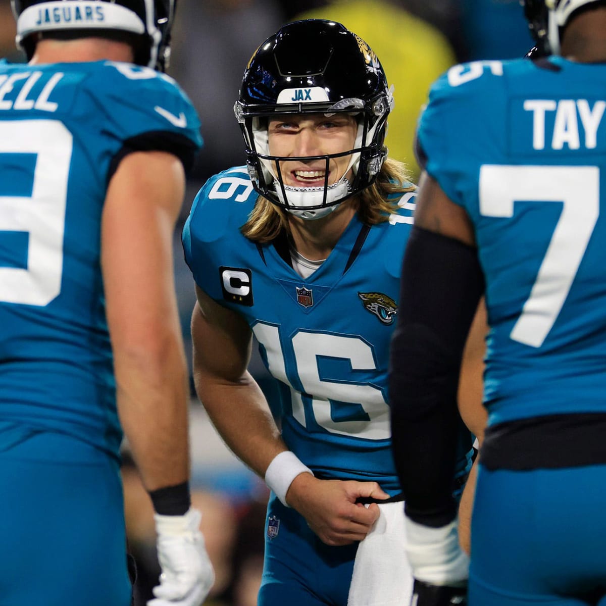 Jags QB Lawrence makes playoff history with 4 1st-half picks – KGET 17