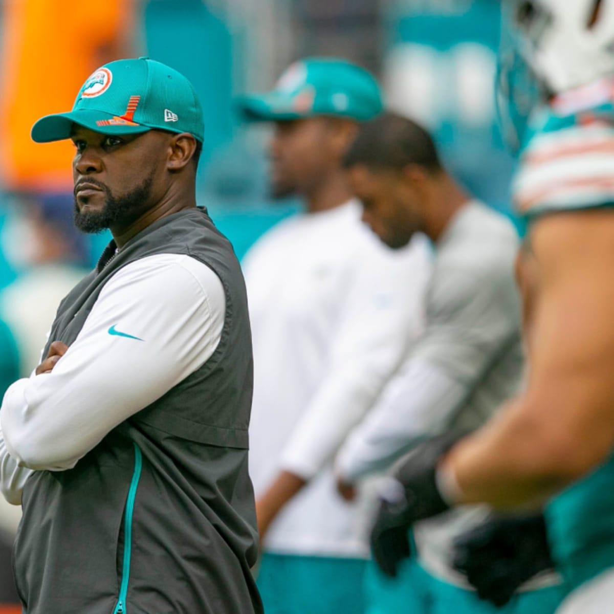 Patriots assistant Brian Flores interviews with Broncos