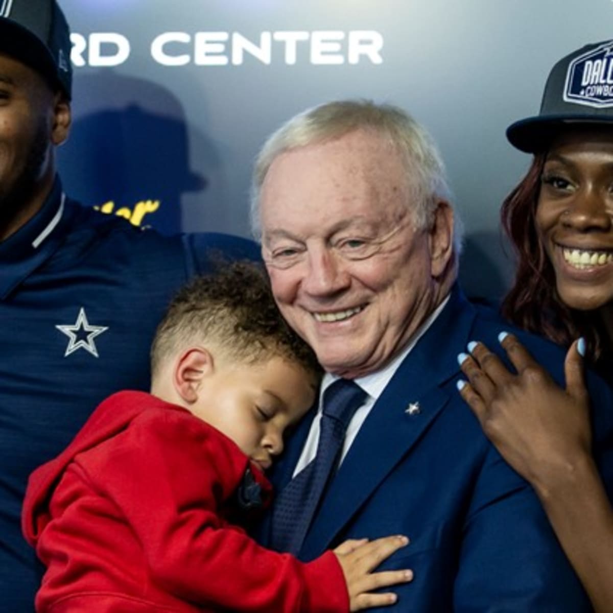 Dallas Cowboys' Micah Parsons Welcomes Baby Two Days Before Team's Win