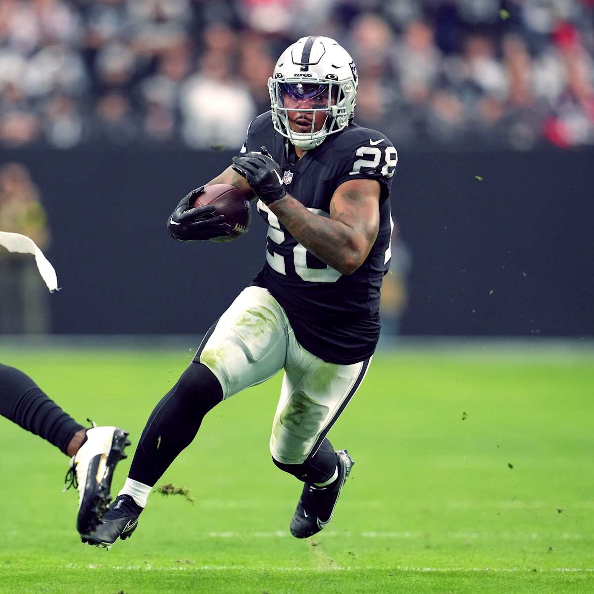 Las Vegas Raiders running back Josh Jacobs (28) gains yards on a