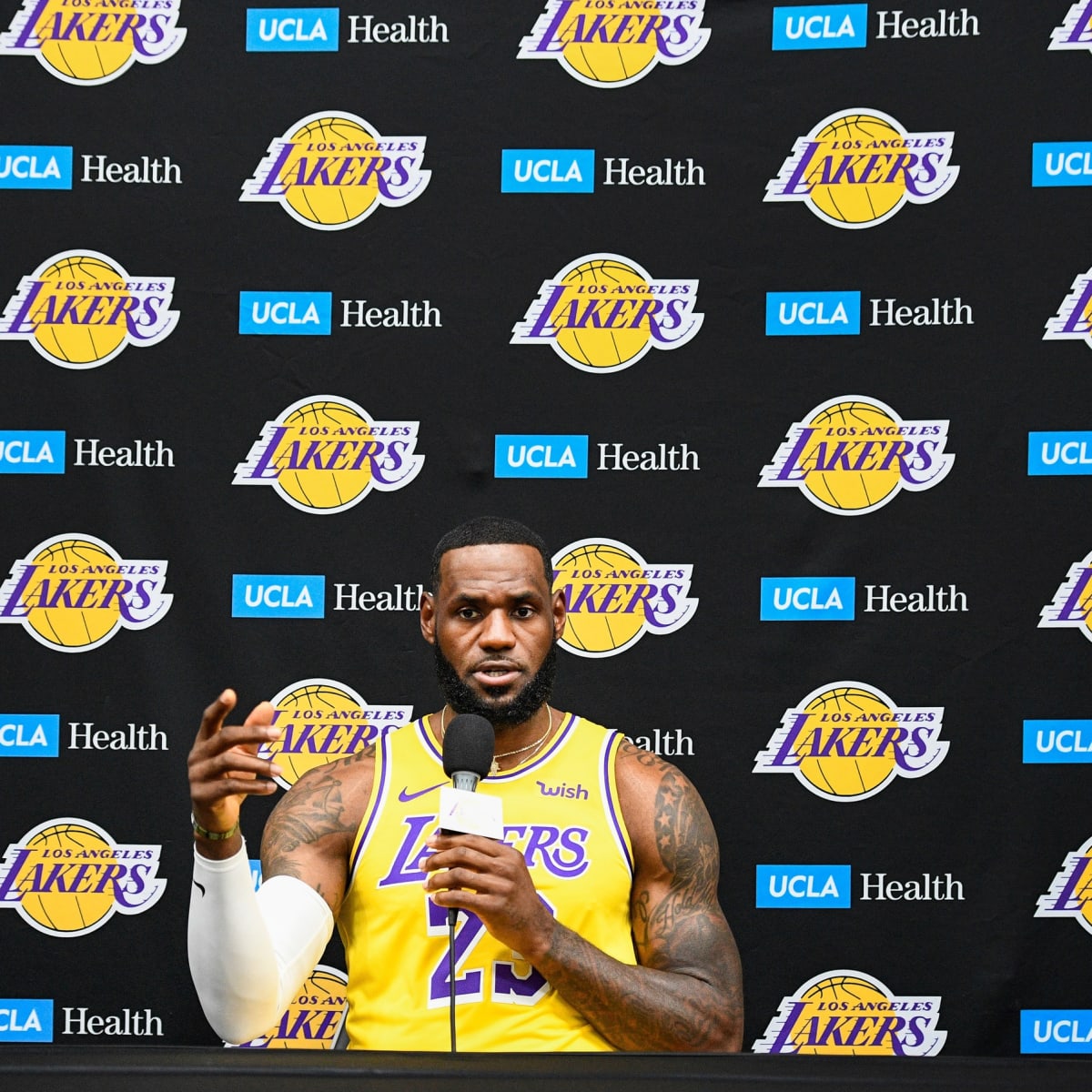 BREAKING: LeBron James' Status For Warriors-Lakers Game - Fastbreak on  FanNation