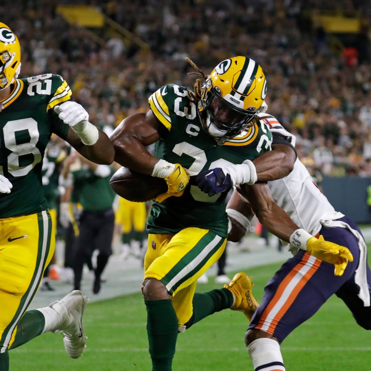 Aaron Jones sets career highs as Green Bay beats Miami