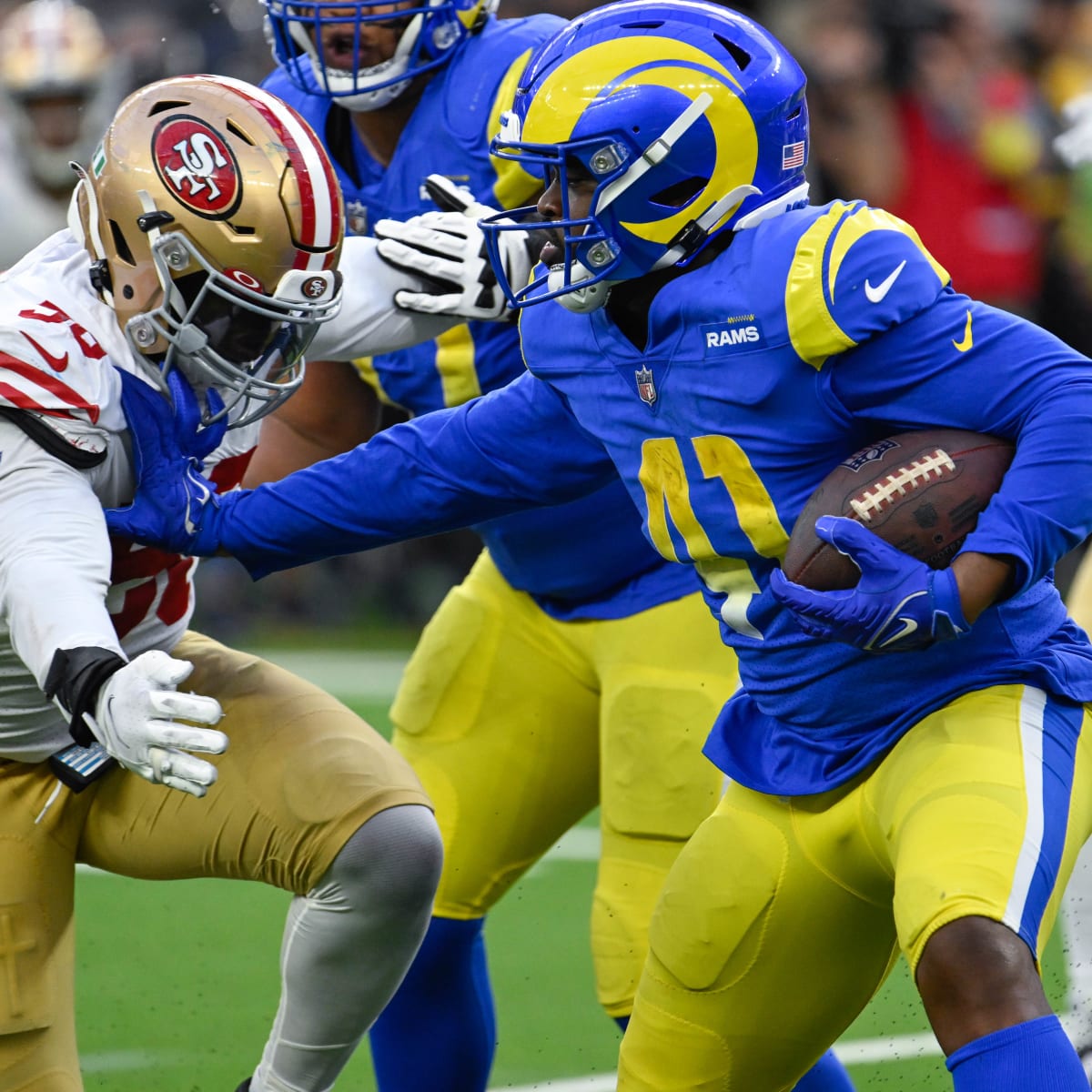 San Francisco 49ers linebacker Samson Ebukam (56) against the Los Angeles  Rams in an NFL football game, Sunday, Oct. 30, 2022, in Inglewood, Calif.  The 49ers won 31-14. (AP Photo/Jeff Lewis Stock Photo - Alamy