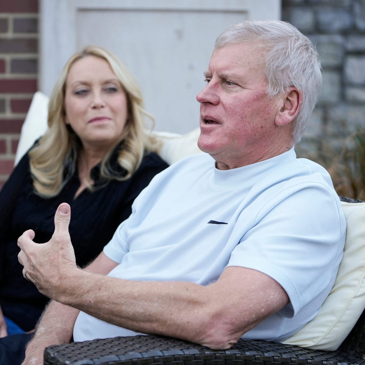 Joe Burrow's father, mother deliver game ball to Athens pizza restaurant