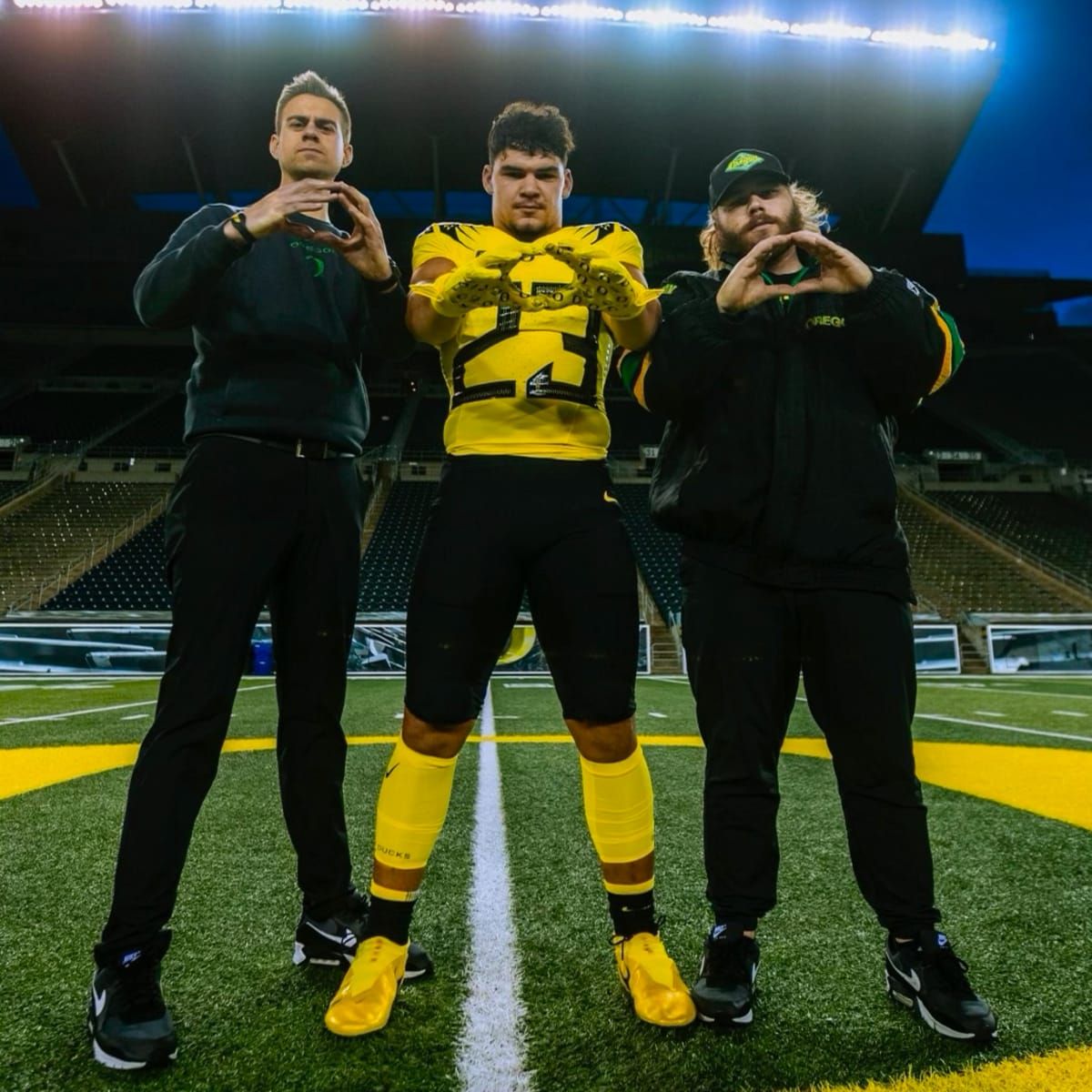 Oregon Ducks go aggressive: Latest offers include some of nation's top  football recruits 