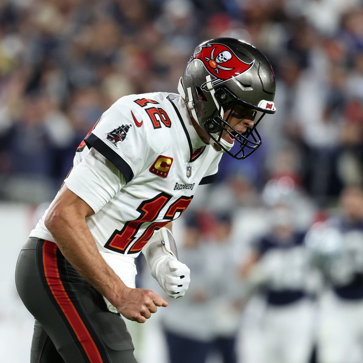 Ryan Jensen, free-agent center, re-signs as Tom Brady returns to Bucs