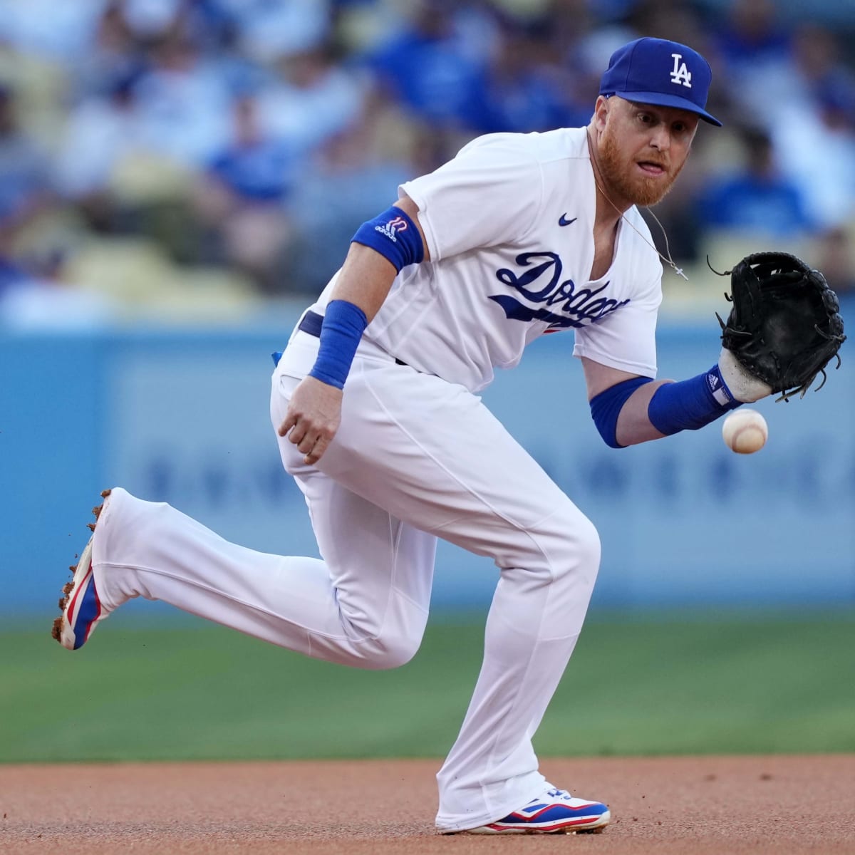 Dodgers' Justin Turner spends day off helping kids hone their