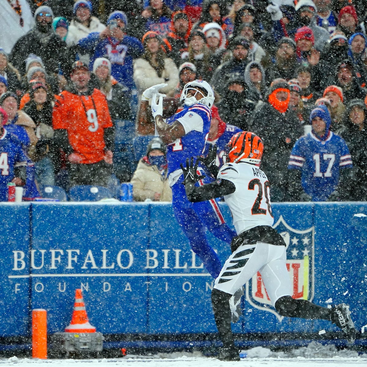 Bengals cornerback Eli Apple offers to pay for Buffalo Bills duo's