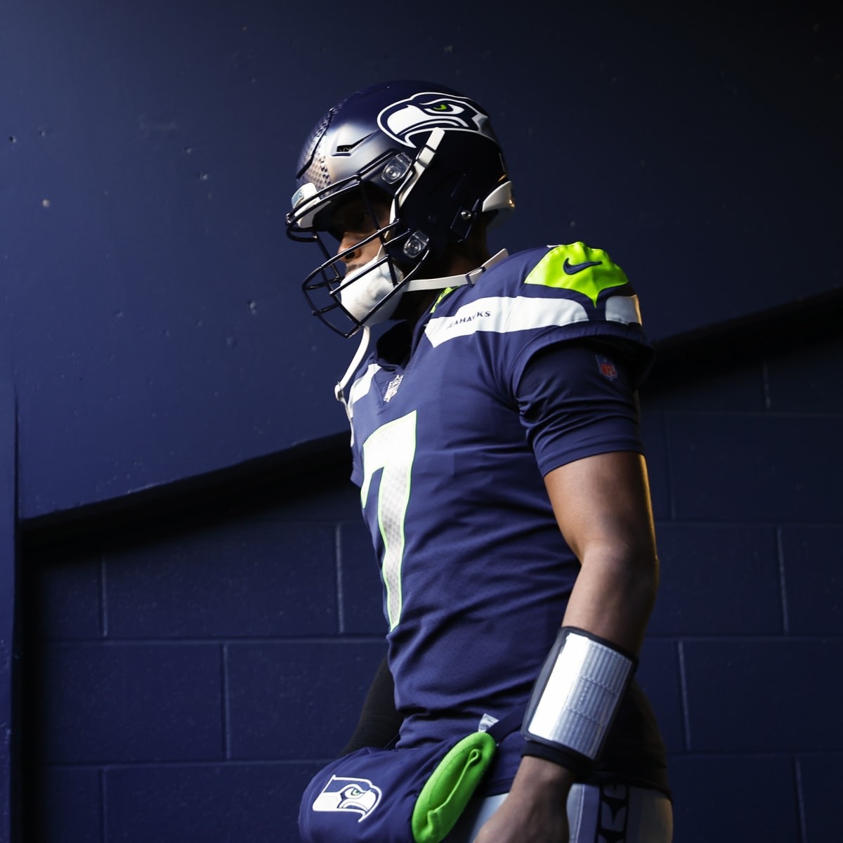 Geno Smith Showcases 'New' Seahawks Throwback Uniform - Sports Illustrated  West Virginia Mountaineers News, Analysis and More