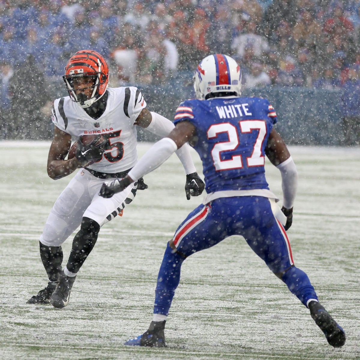 Cincinnati Bengals Wide Receiver Tee Higgins On Joe Burrow: 'It's Good To  Have A Quarterback Who Can Come Out In The Snow And Sling It' - Sports  Illustrated Cincinnati Bengals News, Analysis