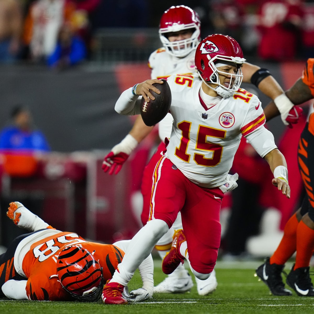 Patrick Mahomes battles through ankle injury to lead Chiefs to