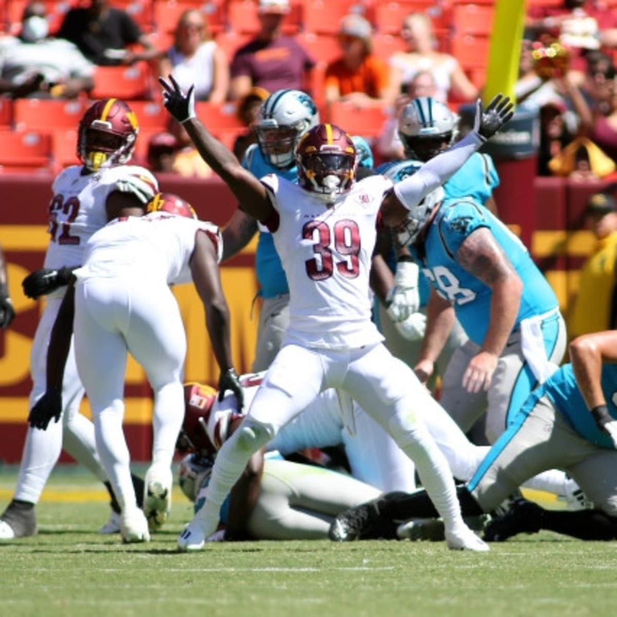 WATCH: Washington Commanders special teamer Jeremy Reaves breaks down after  learning he made the Pro Bowl 