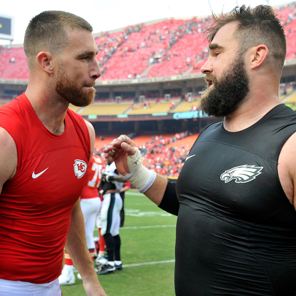 Jason Kelce crashes brother Travis' postgame interview