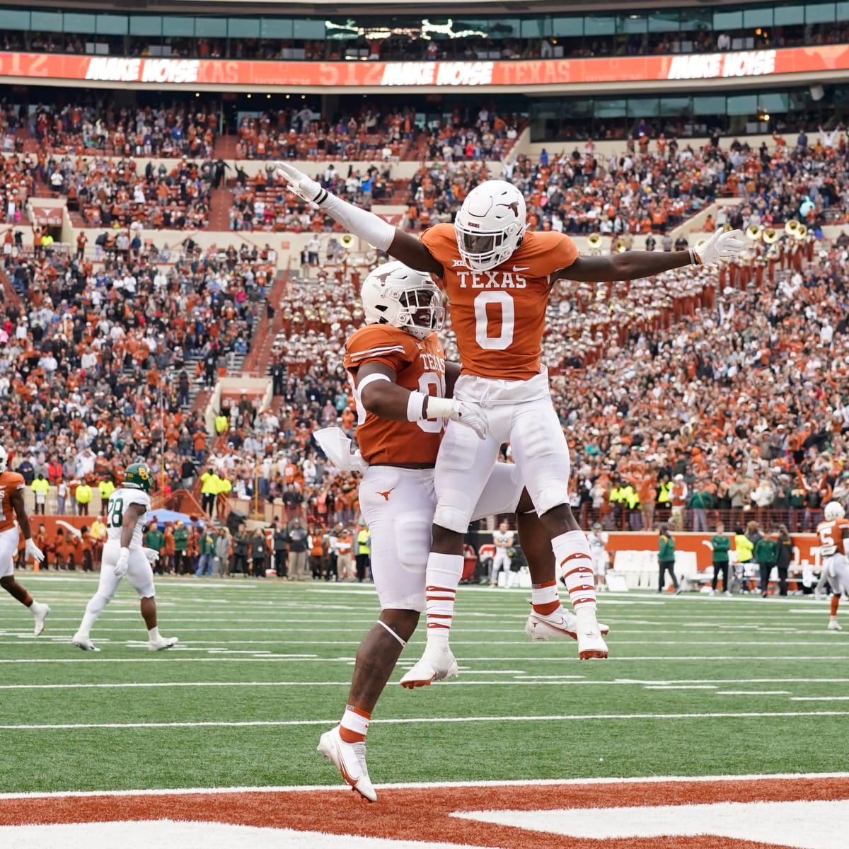 Dallas Cowboys select Texas LB DeMarvion Overshown with the No. 90