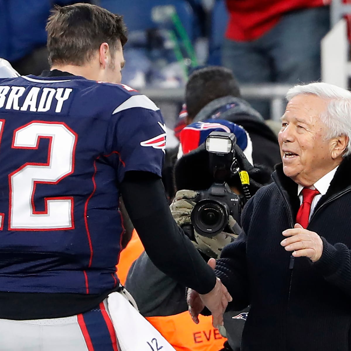 Patriots' Robert Kraft would love to sign Tom Brady to 1-day contract