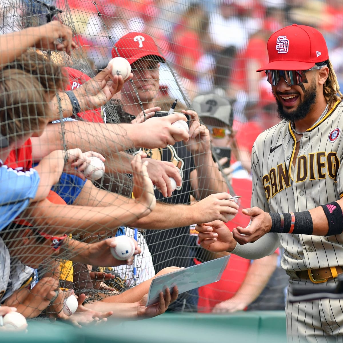 Padres officially sign Fernando Tatis Jr. to 14-year contract