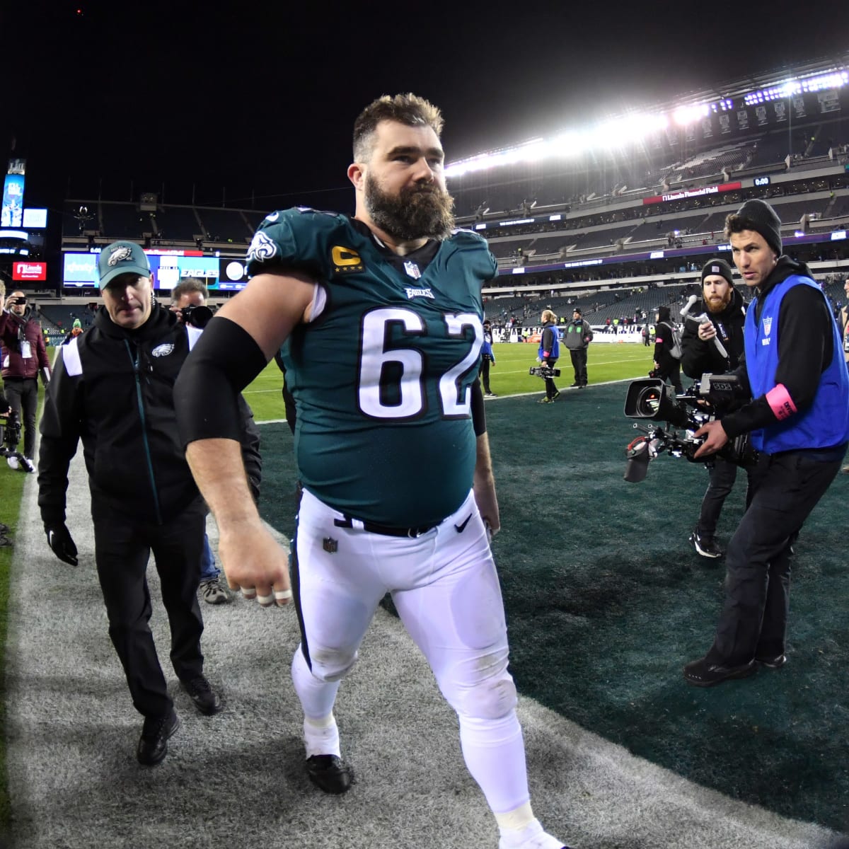 Eagles' Jason Kelce set to return for 13th season