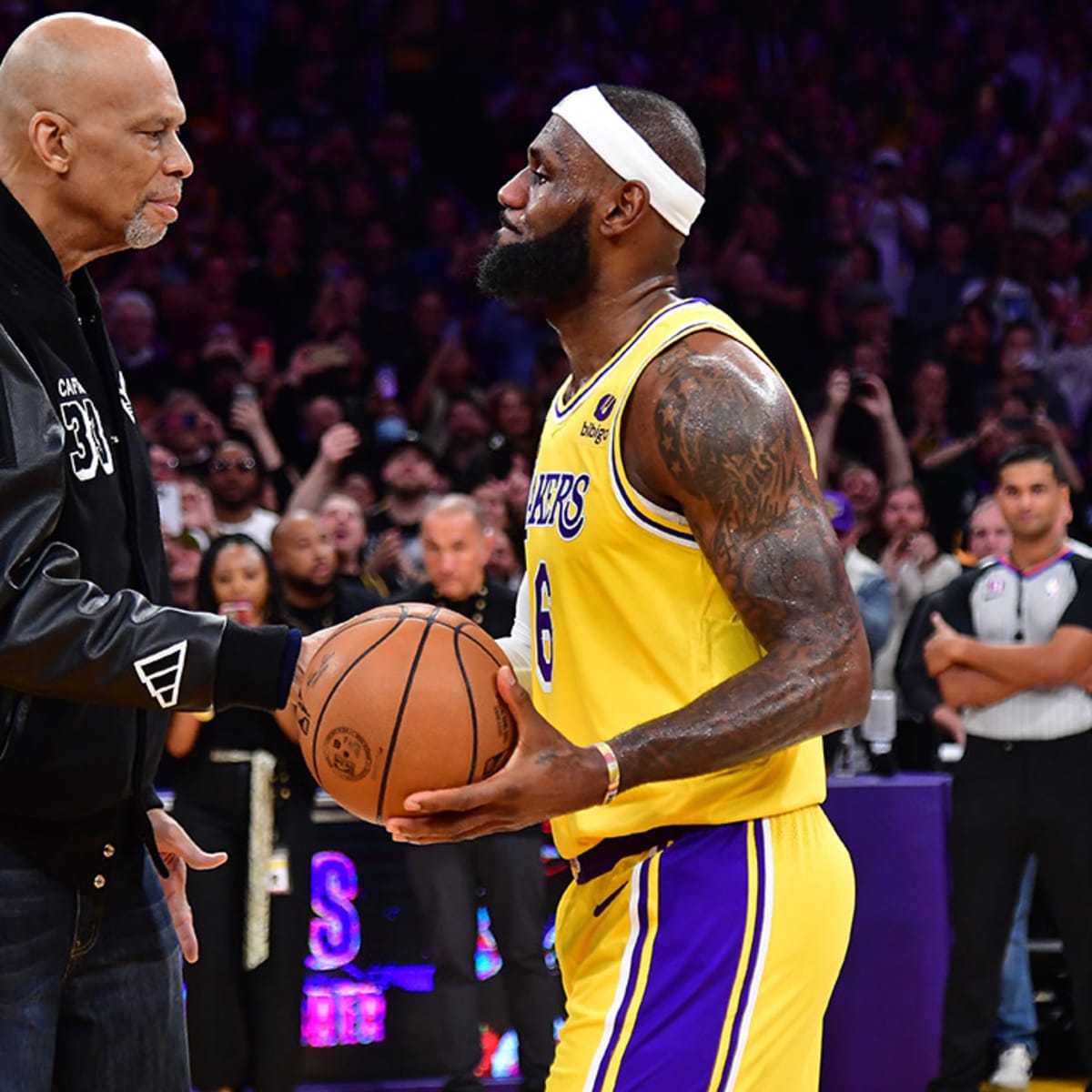 LeBron James reacts to Kareem Abdul-Jabbar attending record