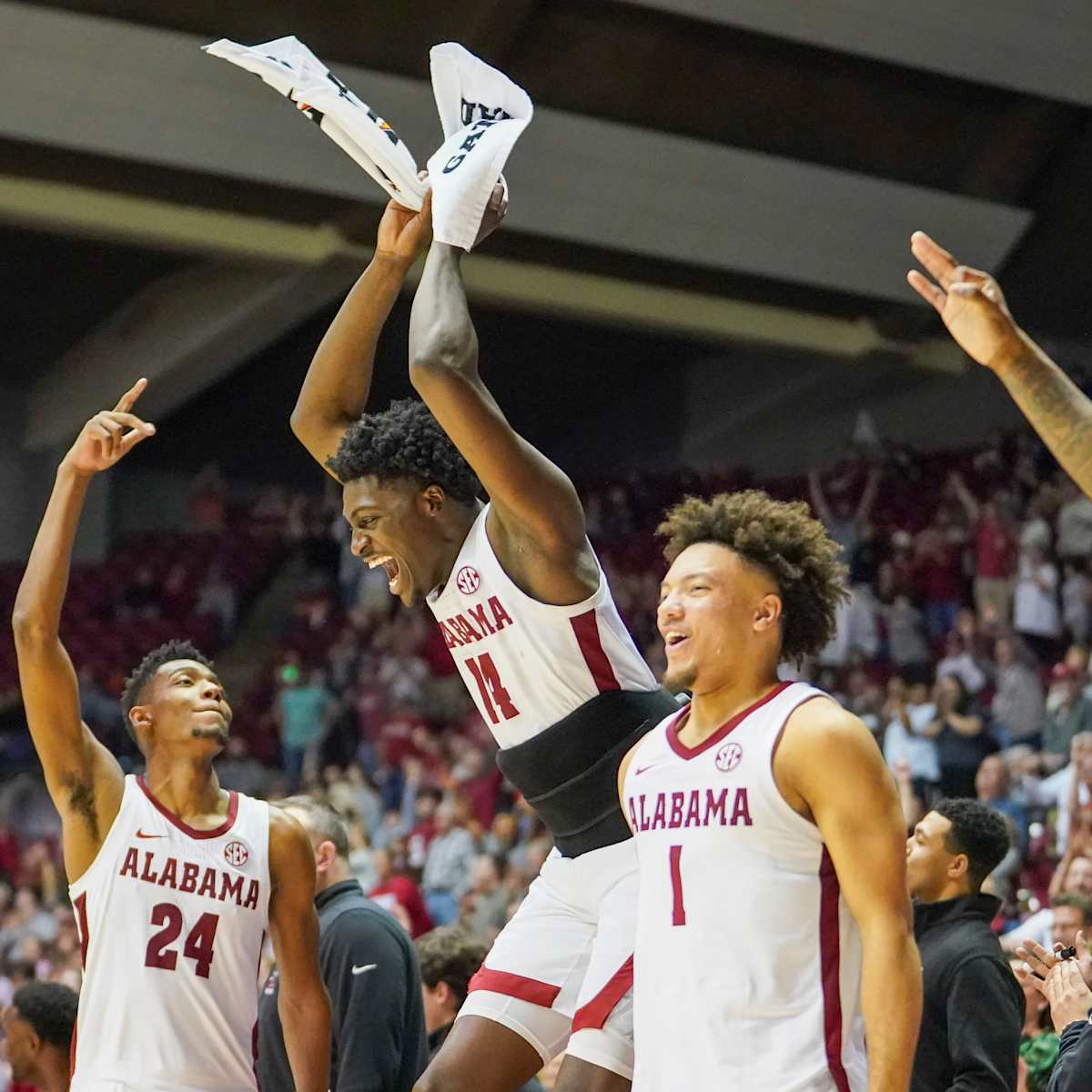 Miller scores 24, No. 3 Alabama races past Florida 97-69