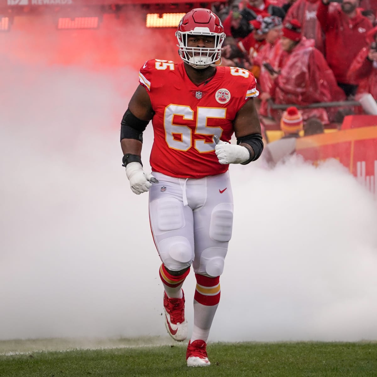 Trey Hopkins Carrying Longhorns Banner into Super Bowl LVI