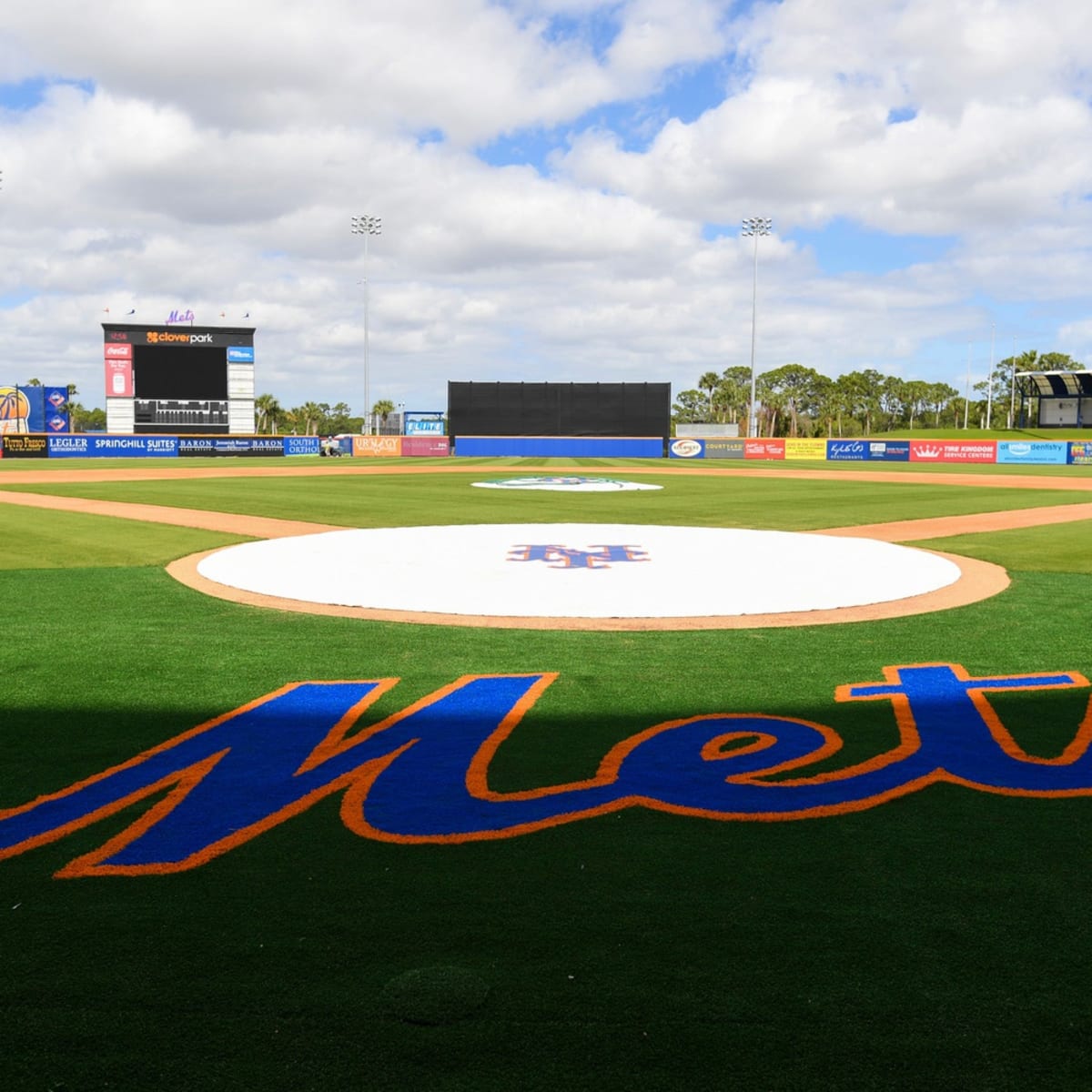 Brewers pitchers and catchers have first spring training workout